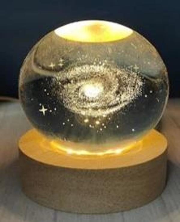 Dekoratif Samanyolu Tasarımlı Ahşap altlıklı Işıklı Cam Küre Cam:6cm Ahşap:2cm - Image 1