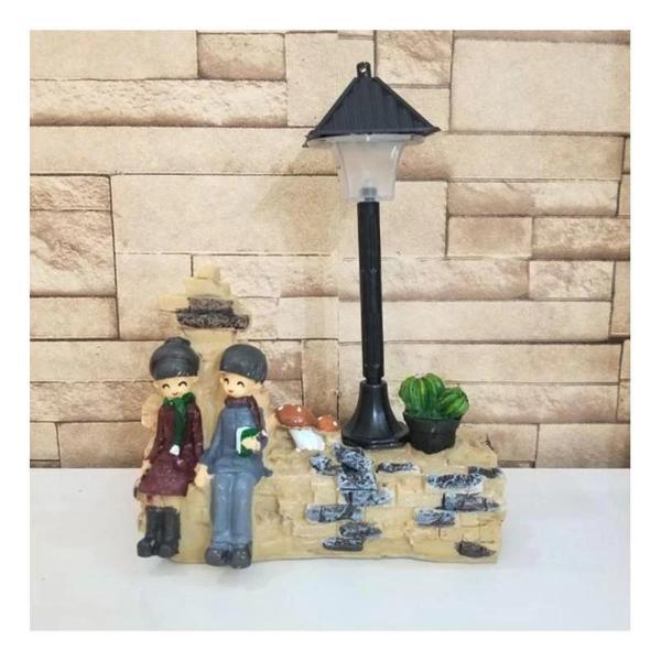 Taş Duvar Üstünde Oturan Sevgili Çift Işıklı Biblo - Image 1