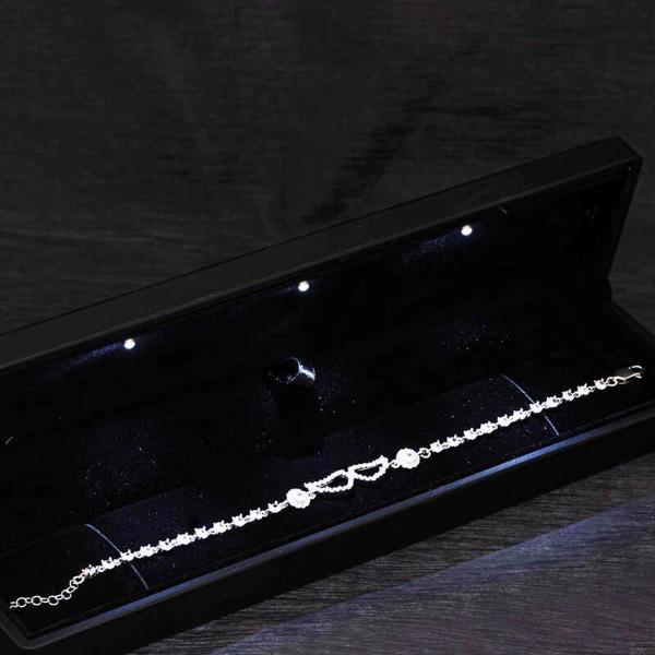 Gümüş Işıklı Kutulu Melek Kanadı Kadın Bileklik - Image 1