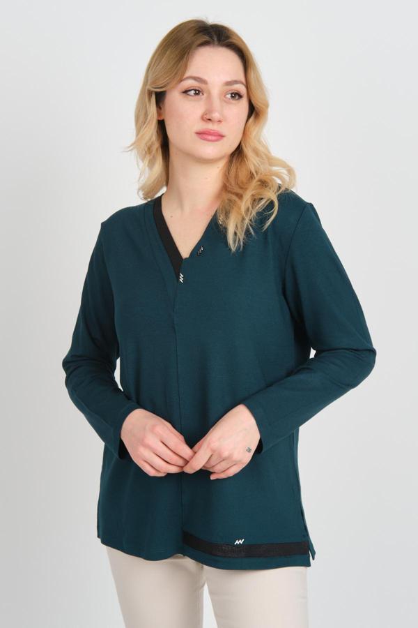 Detay Triko Kadın V Yaka ve Yakası Taşlı Yanları Yırtmaçlı Anne Bluz 5733 Zümrüt - Image 1