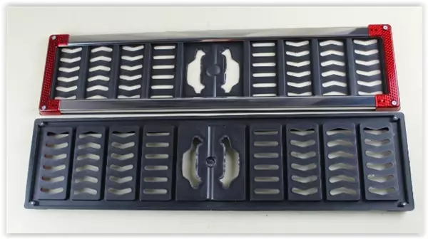 PLAKA ALTLIĞI PASLANMAZ KIRMIZI REFLEKTÖRLÜ 2 Lİ TAKIM HIRDAVAT PLAKALIK (5 ADET) - Image 1