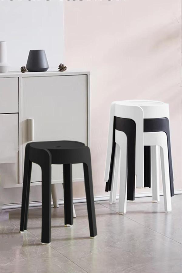 İronika Kaymaz Ayaklı Dekoratif İç İçe Geçebilen Plastik Tabure Mutfak Bahçe Taburesi 4 Adet Siyah - Image 1