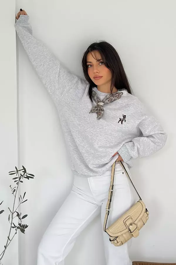 Kadın Dekoratif Yakalı Likralı Sweatshirt – Konforlu & Karakterli Stil - Image 1
