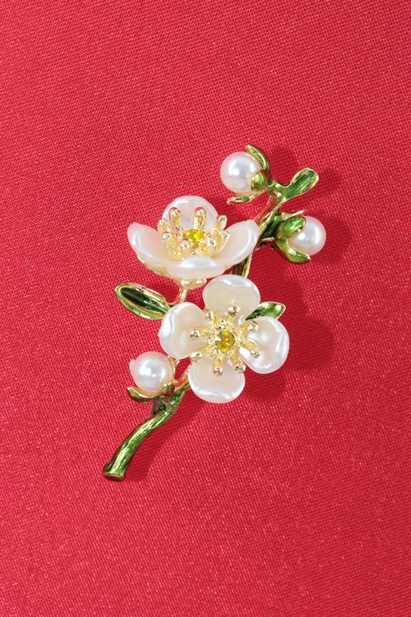 Baharın uyanışı erik çiçeği broş. Yeşil dallı incili kristal taşlı erik çiçekli kadın yaka iğnesi. - Image 1