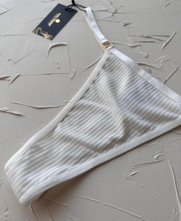 Victoria Yanları V Aksesuarlı %95 Pamuklu Fitilli Tanga - Image 1