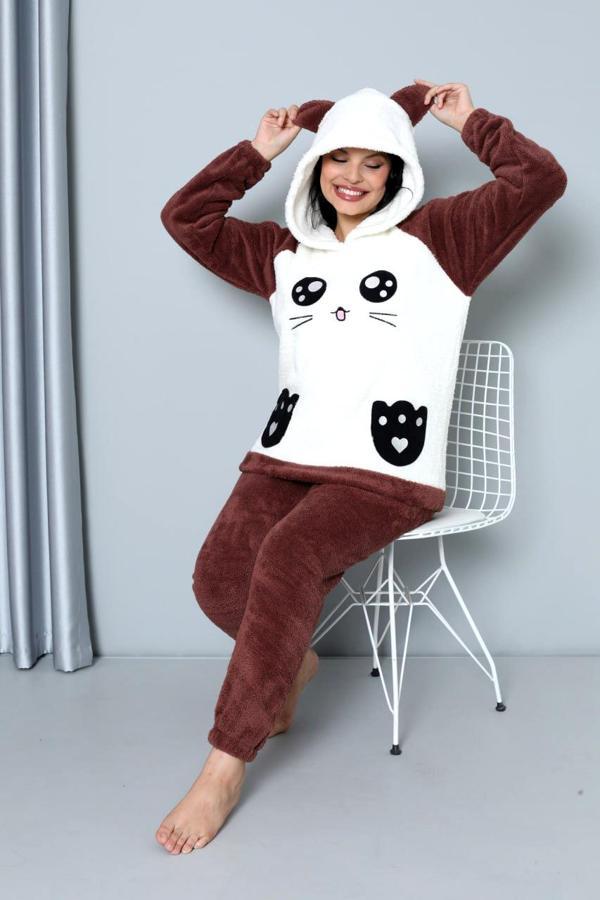 Nisanca Desenli Tam Peluş Kışlık Yılbaşı Kadın Pijama Takımı  - Image 1