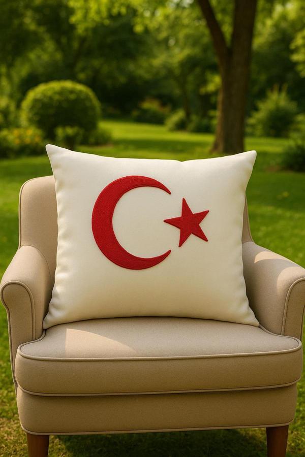 Saymine Türk Bayrağımız Punch Kırlent Kılıfı - Image 1