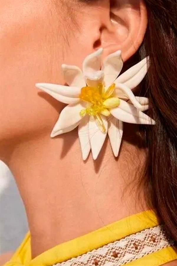 Beyaz Çiçek Küpe - Beyaz - Image 1