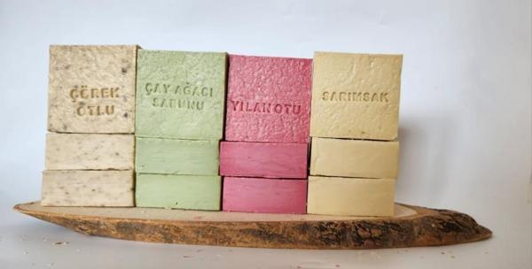 Doğal Üretim Sabunu Karışık (Çörekotu-Çay Ağacı-Yılan Otu-Sarımsak) 12'li Set - Image 1