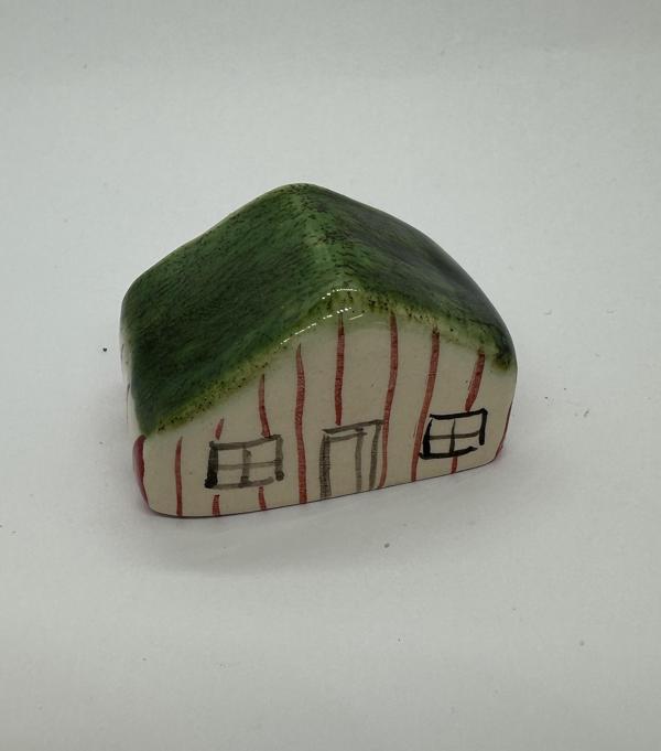 EV DEKORATİF 3.BOY YEŞİL, DİKEY KIRMIZI ÇİZGİLİ - Image 1