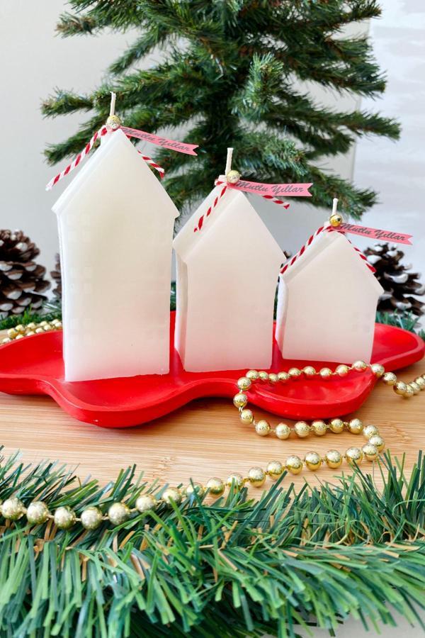 Gia Design Yılbaşına Özel Mutlu Yıllar Dekoratif Evler 3'Lü Kokulu Mum-Kırmızı Beton Sunumluk Hediye Seti - Image 1