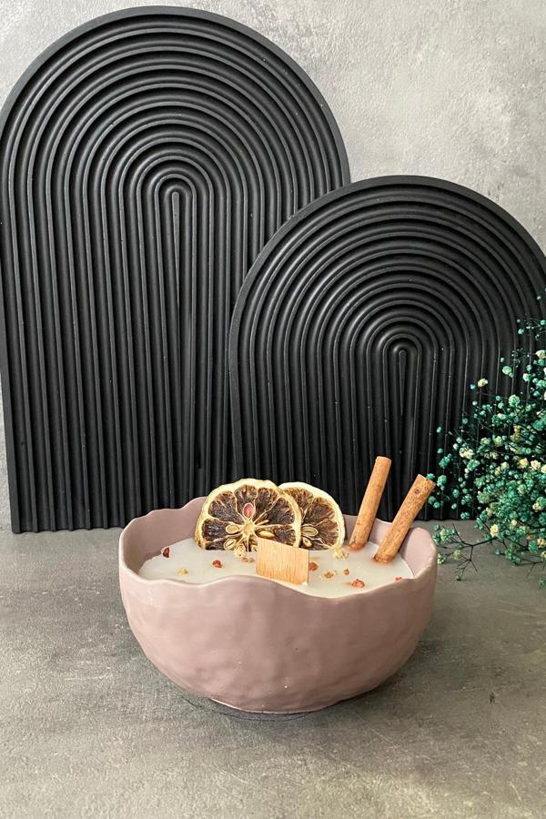 Gia Design El Yapımı Dekoratif Asimetrik Kapta Tarçın-Limon Süslemeli Ahşap Fitil Kokulu Mum - Image 1