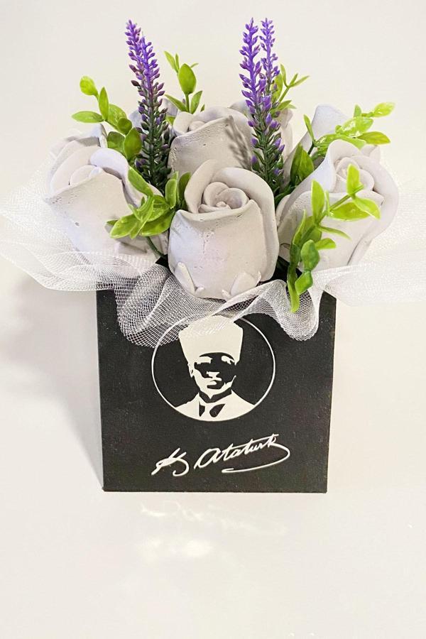 Gia Design Baş Öğretmen Atatürk Imzalı Kokulu Taş Aranjmanı - Image 1