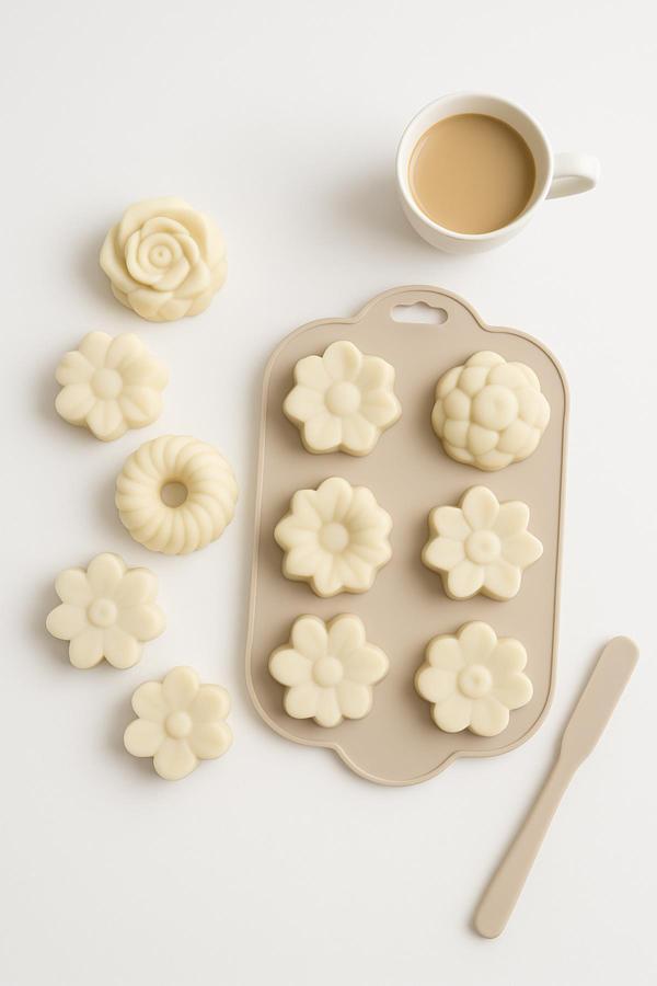 Silikon Kek ve Çikolata Kalıbı 6’lı Krem Renk Pasta Tatlı Muffin Kalıbı - Image 1