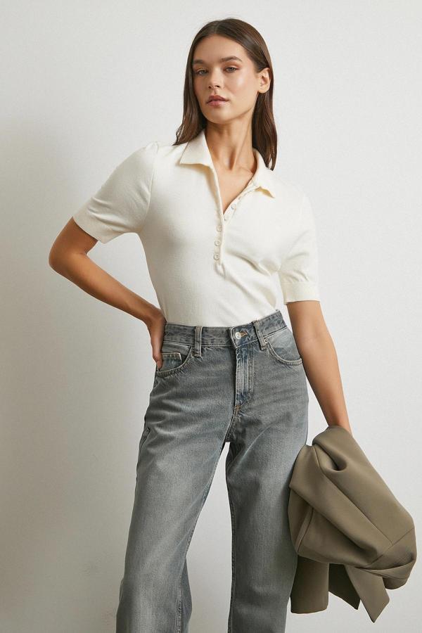 Polo Yaka Düğmeli Kısa Kol Triko Ekru - Image 1