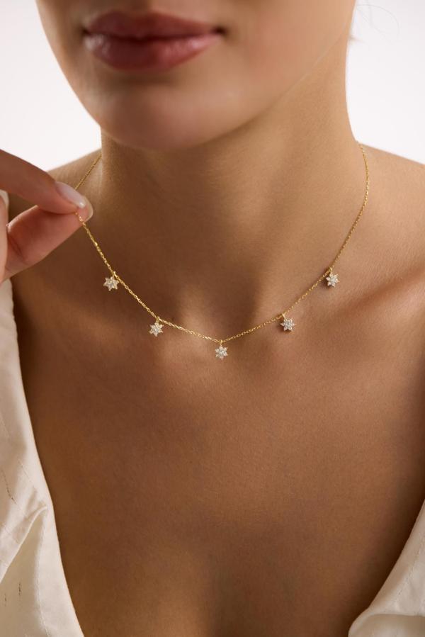 925 Ayar Gümüş Gold Kaplama Beyaz Taşlı Minimal Çiçek Şans Kolye - Image 1