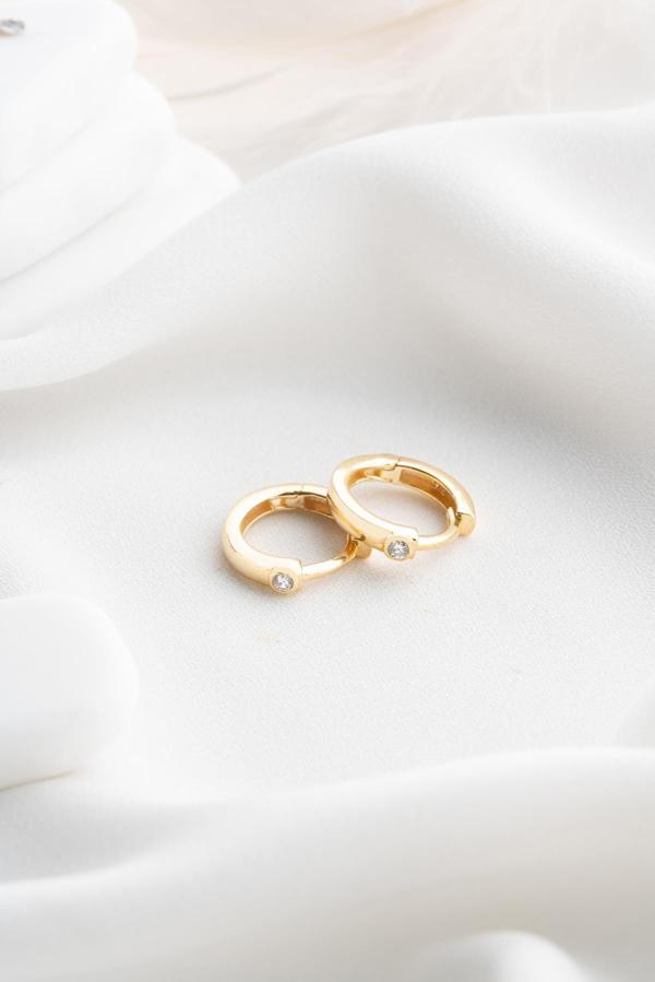 925 Ayar Gümüş Gold Kaplama Tektaş Detay 15 mm Halka Küpe - Image 1