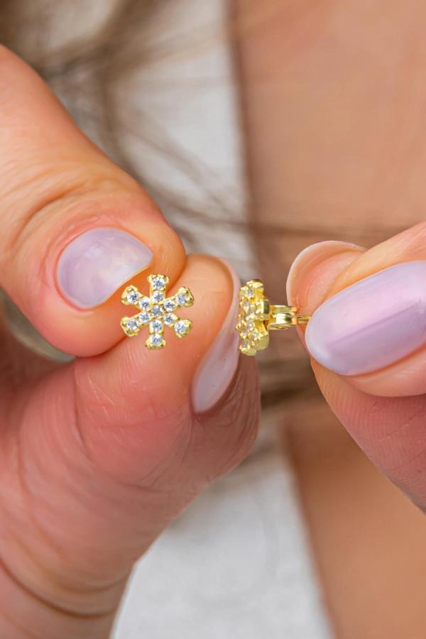 925 Ayar Gümüş Gold Kaplama Minimal Kartanesi Küpe - Image 1