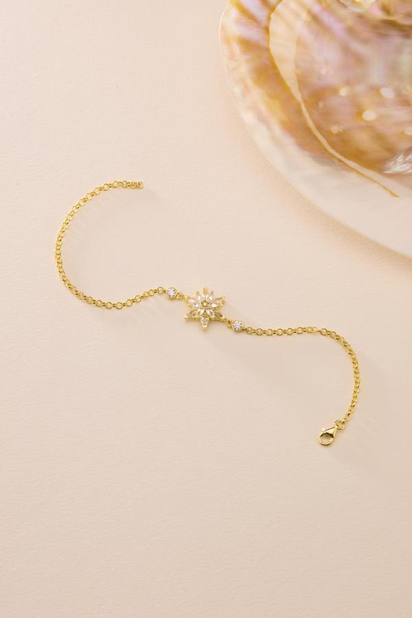 925 Ayar Gümüş Gold Kaplama Doç Zincirli Beyaz Taşlı Lotus Çiçeği Bileklik - Image 1