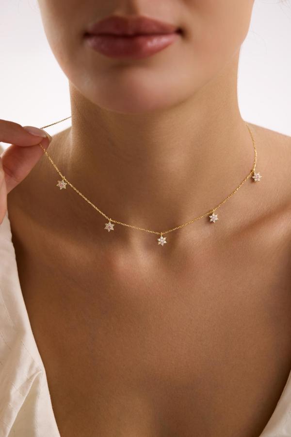 925 Ayar Gümüş Gold Kaplama Pembe Taşlı Minimal Çiçek Şans Kolye - Image 1