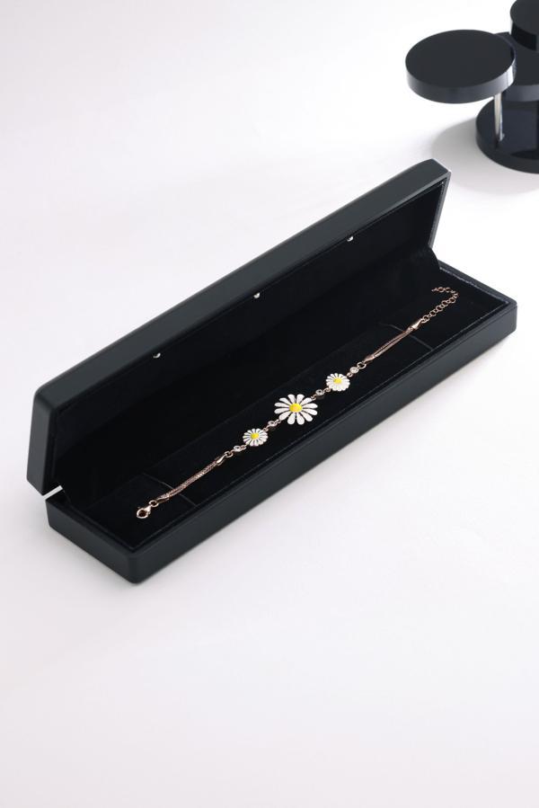 925 Ayar Gümüş Işıklı Kutuda 3'Lü Papatya Bileklik Kadın Gümüş Bileklik  - Image 1