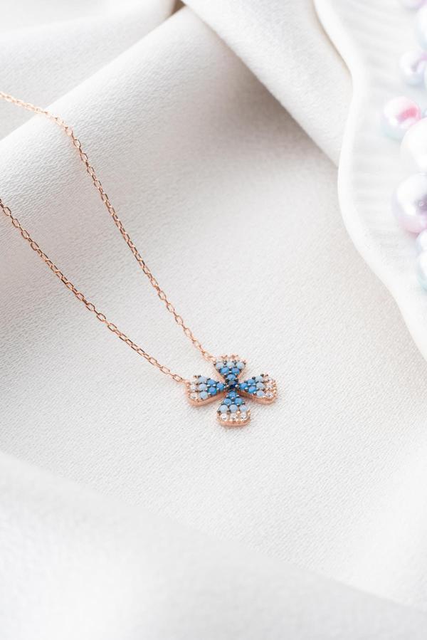 925 Ayar Gümüş Mavi Renk Geçişli Minimal Şans Yonca Kolye - Image 1