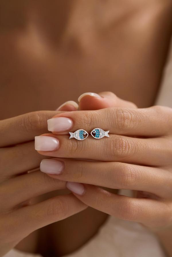 925 Ayar Gümüş Rodyum Kaplama Beyaz Mineli Balık Küpe - Image 1