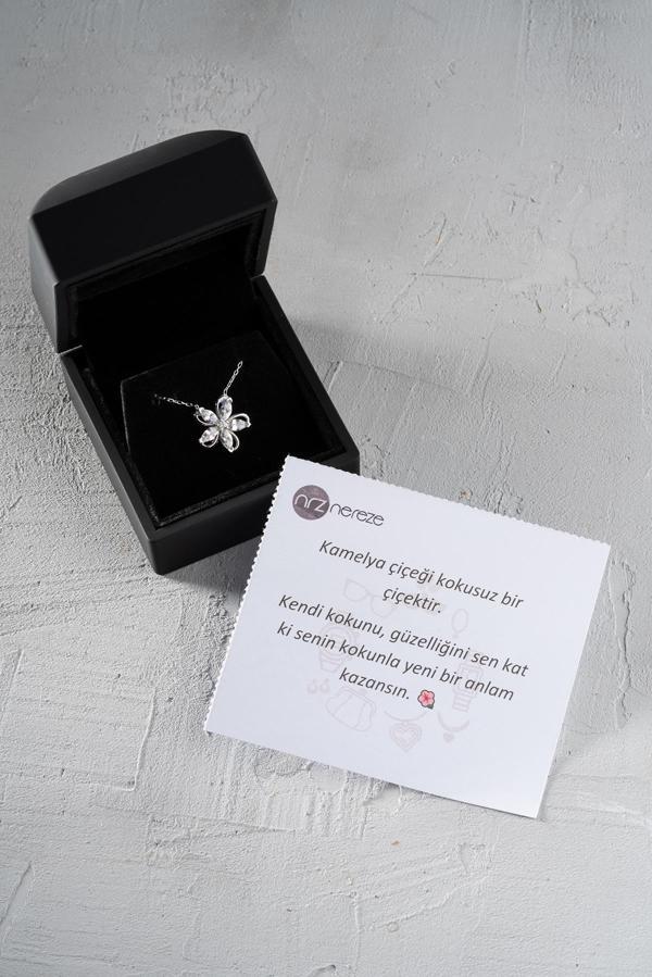 925 Ayar Gümüş Işıklı Kutuda Rodyum Kaplama Kamelya Çiçeği Model Kolye - Image 1