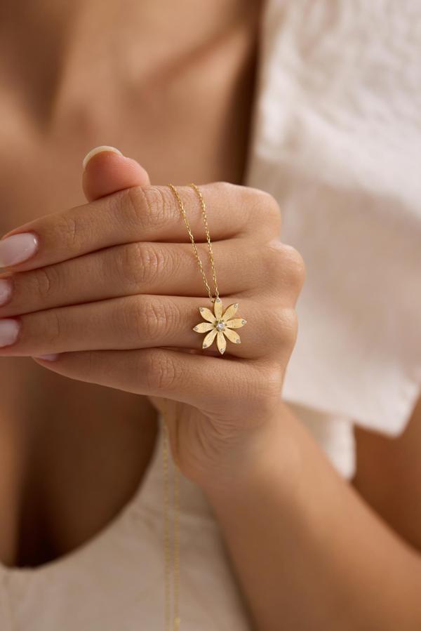 925 Ayar Gümüş Gold Kaplama Zirkon Taşlı Kır Çiçeği Kolye - Image 1