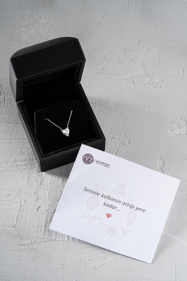 925 Ayar Gümüş Işıklı Kutuda Rodyum Kaplama Minimal Beyaz Taşlı Kalp Kolye - Image 1