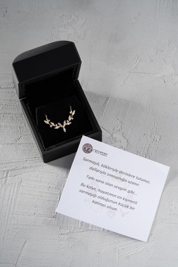 925 Ayar Gümüş Işıklı Kutuda Gold Kaplama Mekik Taşlı Zarif Sarmaşık Kolye - Image 1