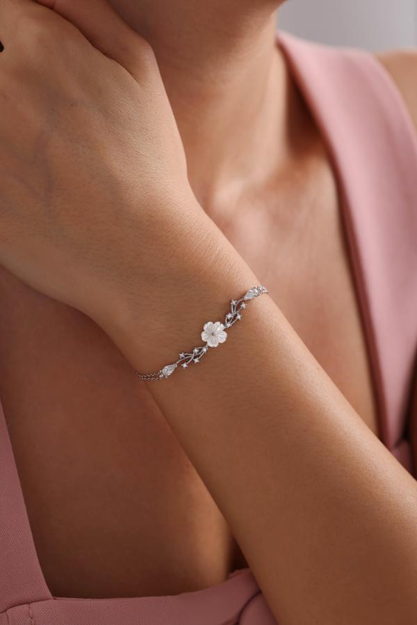 925 Ayar Gümüş Rodyum Kaplama Bahar Işıltılı Manolya Çiçeği Bileklik  - Image 1