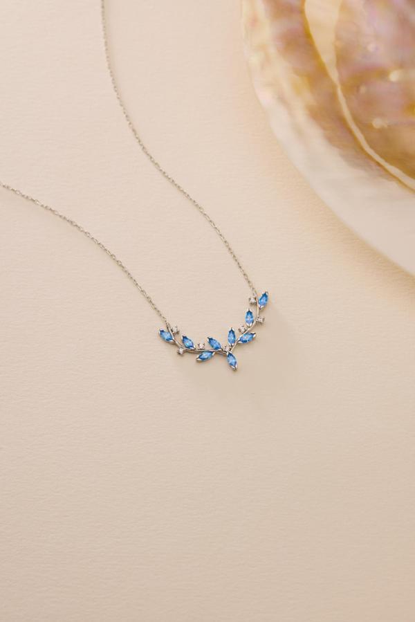 925 Ayar Gümüş Rodyum Kaplama Aquamarin Mekik Taşlı Zarif Sarmaşık Kolye - Image 1