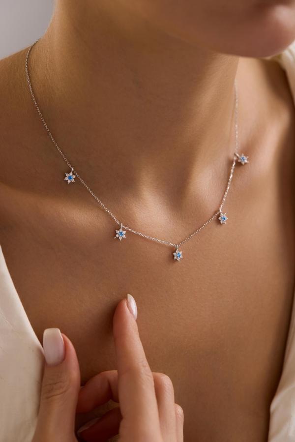 925 Ayar Gümüş Rodyum Kaplama Aquamarin Taşlı Minimal Çiçek Şans Kolye - Image 1