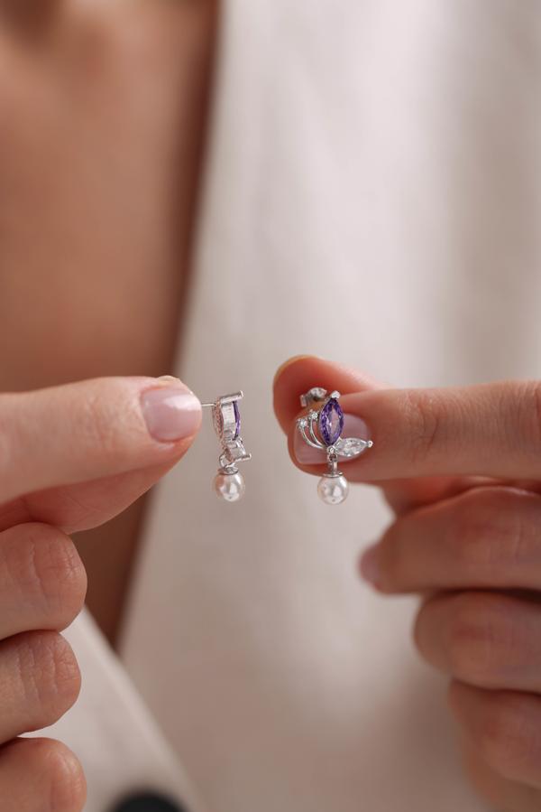 925 Ayar Gümüş Rodyum Kaplama İncili Mor Taşlı Kelebek Küpe - Image 1