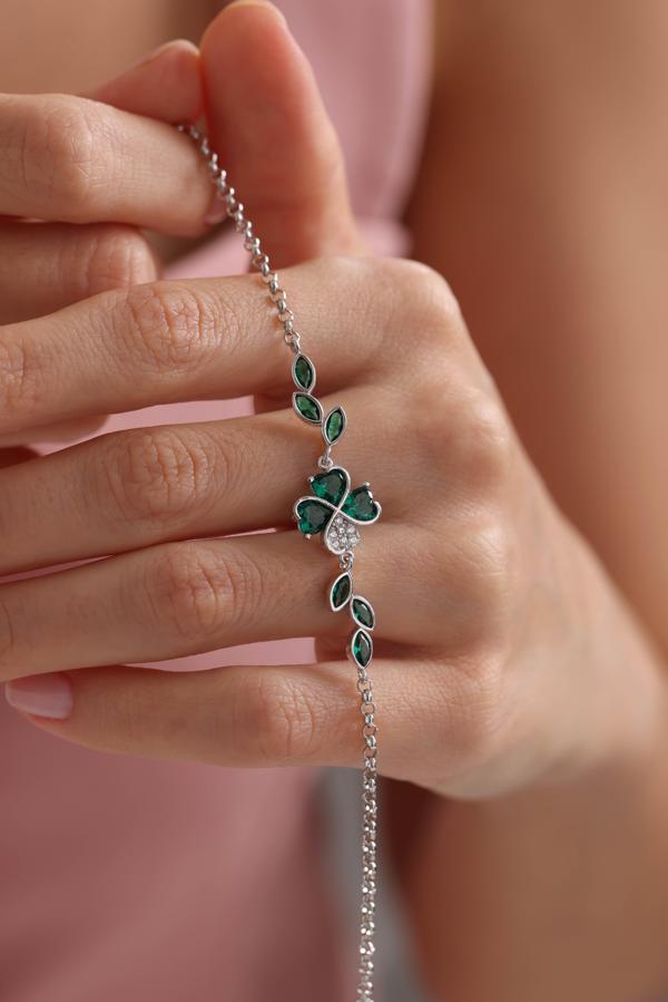 925 Ayar Gümüş Rodyum Kaplama Doç Zincir Yeşil Taşlı Yonca Bileklik  - Image 1