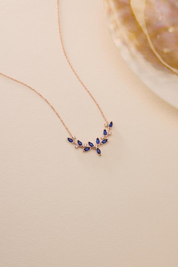 925 Ayar Gümüş Rose Kaplama Mavi Mekik Taşlı Zarif Sarmaşık Kolye - Image 1