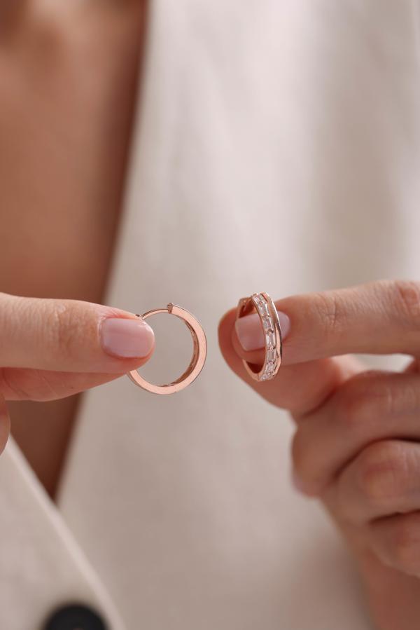 925 Ayar Gümüş Rose Kaplama 20 Mm Halka Baget Taşlı Küpe - Image 1