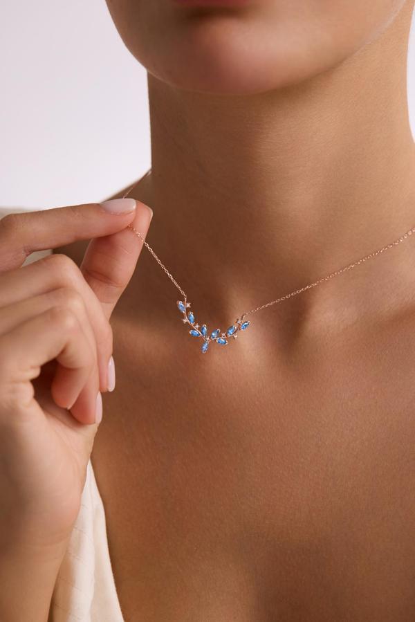 925 Ayar Gümüş Rose Kaplama Aquamarin Mekik Taşlı Zarif Sarmaşık Kolye - Image 1