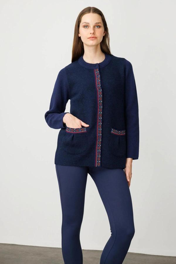 Desen Triko Kadın Sıfır Yaka Önü Keçe Kısa Yün Ceket 25018 Y.A. Lacivert - Image 1