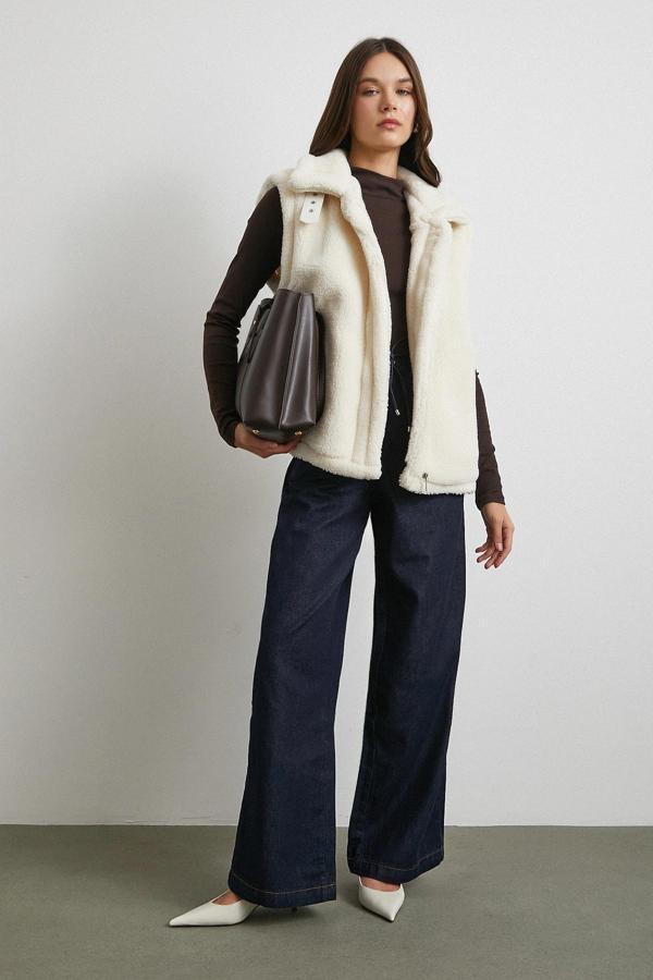 Yaka Detaylı Yumoş Yelek Ekru - Image 1