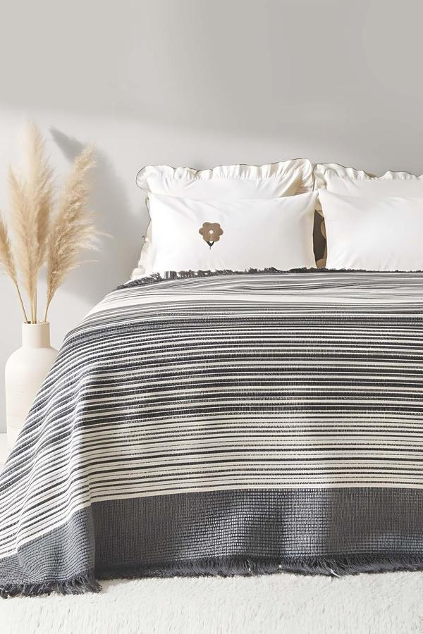 Veloura Antrasit Çift Kişilik Püsküllü Battaniye - Image 1