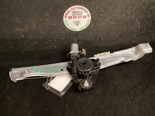 Dacia Sandero III Stepway Sağ Arka Cam Krikosu (Orijinal Ürün Natural Kutu) Oem No (827208625R) - Image 1