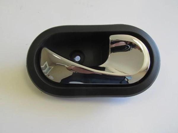 dacia sandero- 2009-2012  ön kapı iç açma kolu sağ sıyah (elcegı nikelajlı) Oem No (806701730R) - Image 1