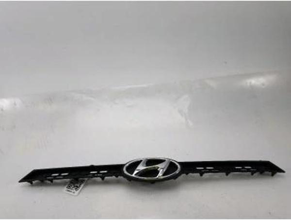 Hyundai i20 2014 Sonrası Ön Tampon Orta Izgarası Oem No (86560C8010) - Image 1