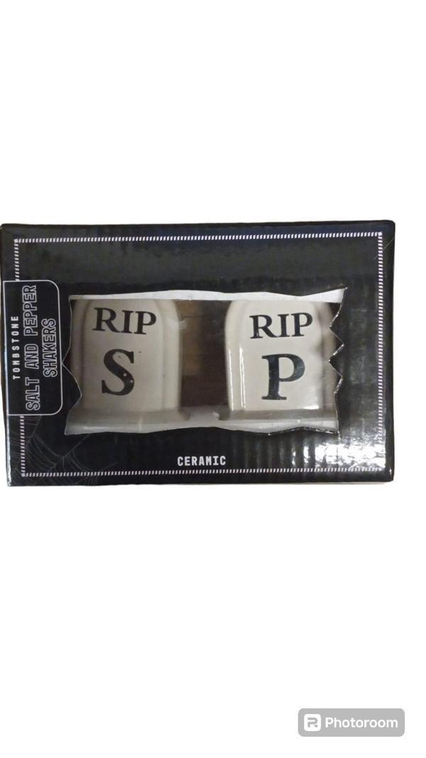 Cadılar Bayramı Mezar Taşı Tuzluk ve Biberlik Seti - Image 1