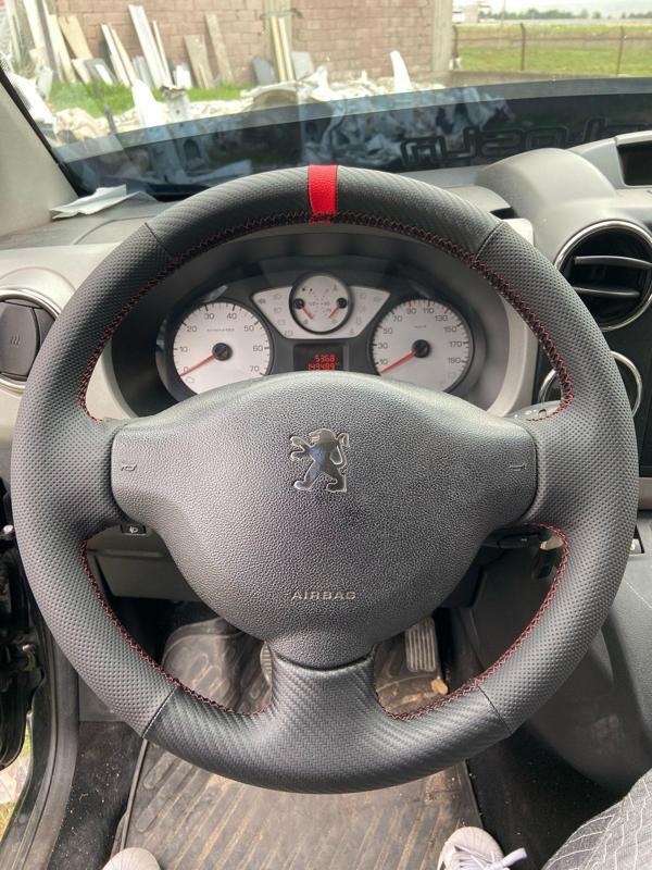 Citroen Berlingo Araca Özel Direksiyon Kılıfı NOKTA KARBON KIRMIZI YÜZÜKLÜ - Image 1