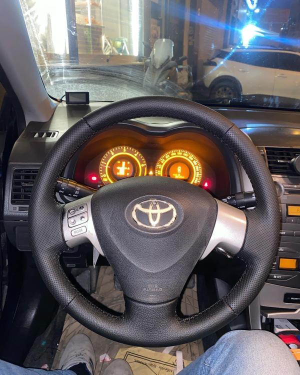 Toyota Corolla 2008-2009 Araca Özel Direksiyon Kılıfı (Noktalı Düz Siyah) - Image 1