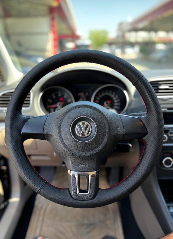 Volkswagen Polo Araca Özel Direksiyon Kılıfı NOKTA DÜZ KIRMIZI İPLİ - Image 1