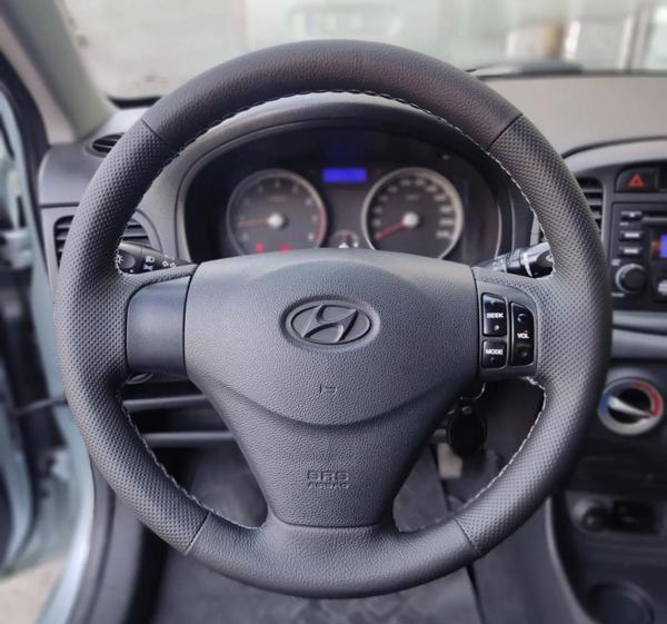 Hyundai Accent Era Araca Özel Direksiyon Kılıfı (Noktalı Düz Gri Dikişli) - Image 1